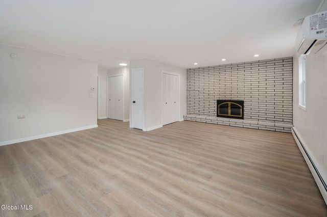 4 Woodshire Court, Malta, NY 12019