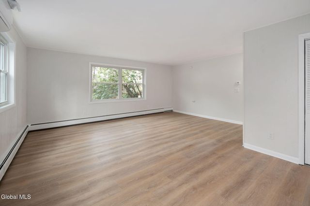 4 Woodshire Court, Malta, NY 12019