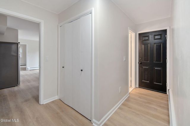 4 Woodshire Court, Malta, NY 12019