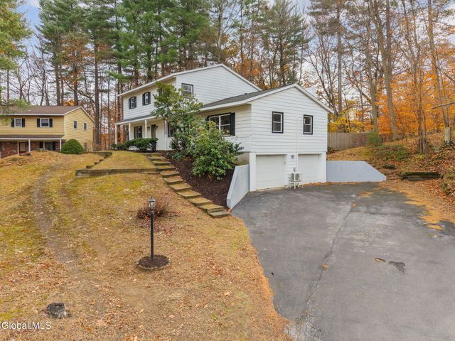 4 Woodshire Court, Malta, NY 12019