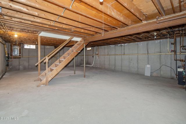 4 Woodshire Court, Malta, NY 12019