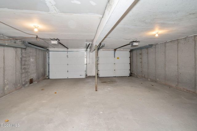 4 Woodshire Court, Malta, NY 12019