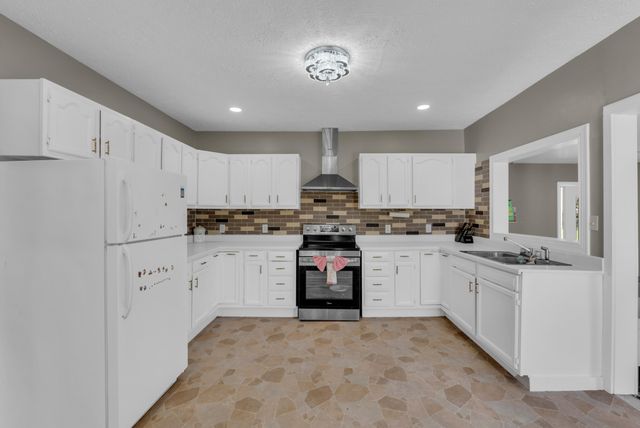 320 W King St, Morrison, TN 37357
