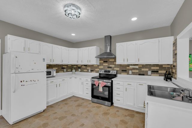 320 W King St, Morrison, TN 37357
