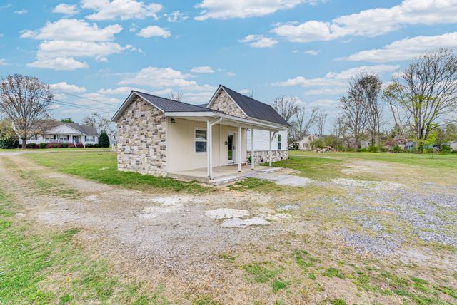 320 W King St, Morrison, TN 37357