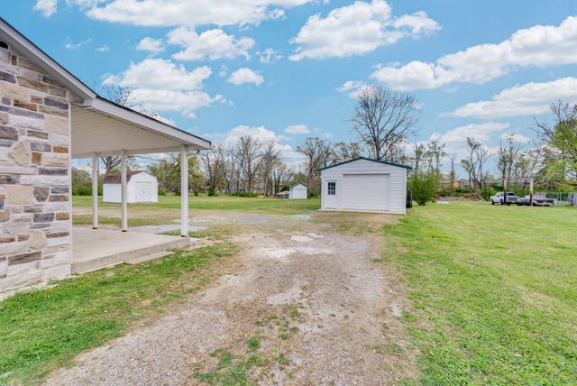 320 W King St, Morrison, TN 37357