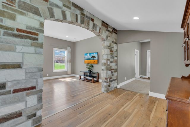 320 W King St, Morrison, TN 37357