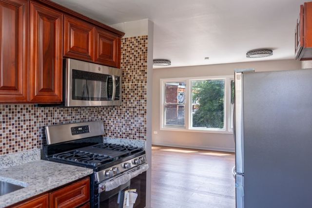 3707 S Michigan Avenue 2, Chicago, IL 60653