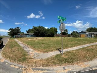 1402 Frio St, Corpus Christi, TX 78417