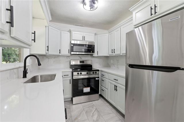 4711 Yecker Avenue, Kansas City, KS 66104