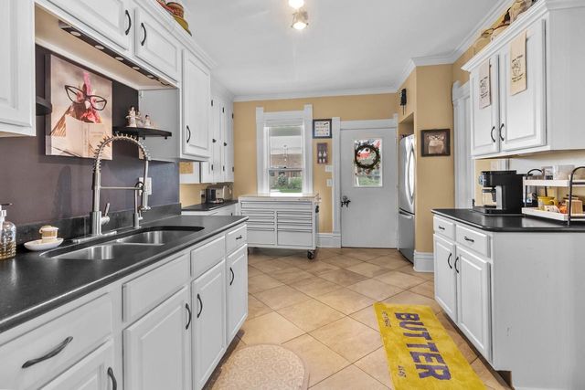 102 E Court STREET, Elkhorn, WI 53121