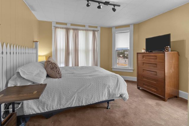 102 E Court STREET, Elkhorn, WI 53121
