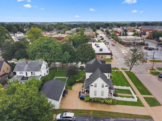 102 E Court STREET, Elkhorn, WI 53121