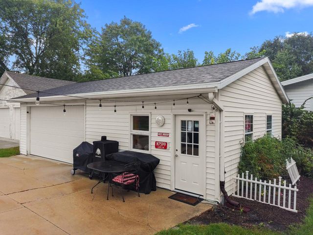 102 E Court STREET, Elkhorn, WI 53121