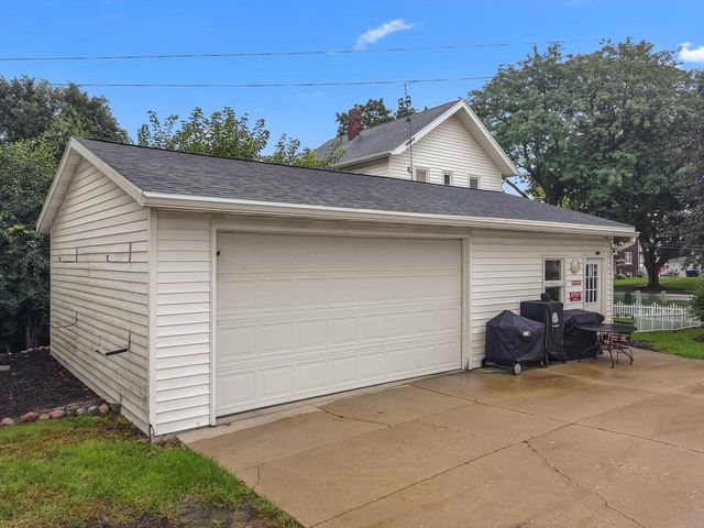 102 E Court STREET, Elkhorn, WI 53121