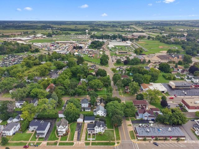 102 E Court STREET, Elkhorn, WI 53121