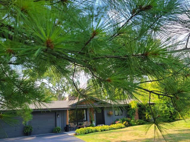 83 Wildwood Drive, Barrington, IL 60010