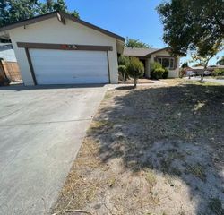 2 Keely Ct, Sacramento, CA 95838