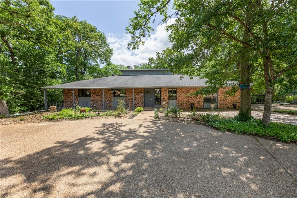 2604 Faulkner Drive, College Station, TX 77845