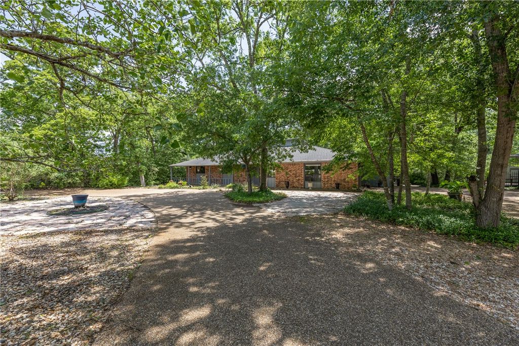 2604 Faulkner Drive, College Station, TX 77845 — photo 2