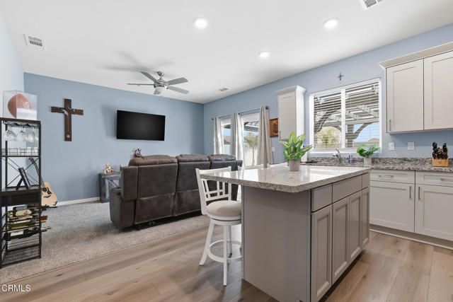 7812 Strawberry Lane, Bakersfield, CA 93313