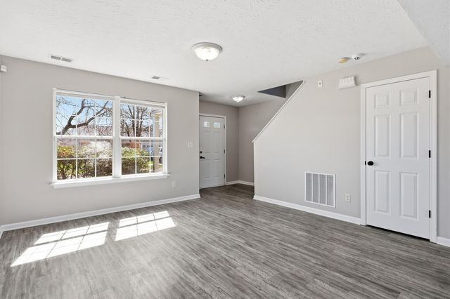 1925 Sandersville Road, Lexington, KY 40511