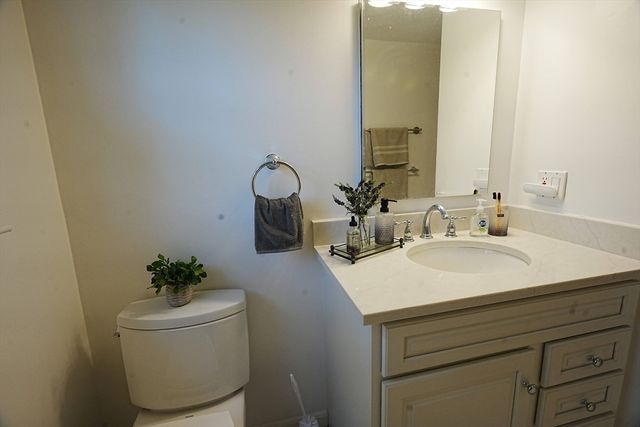 7 Young St, Tewksbury, MA 01876