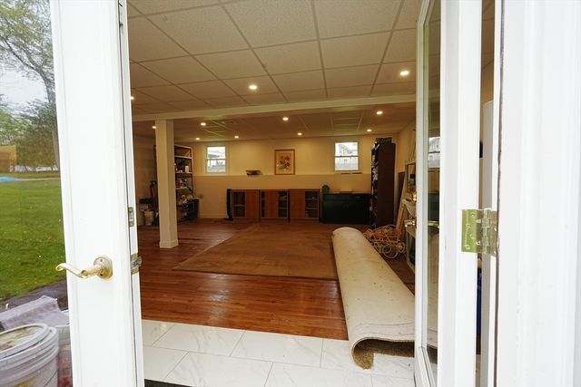 7 Young St, Tewksbury, MA 01876