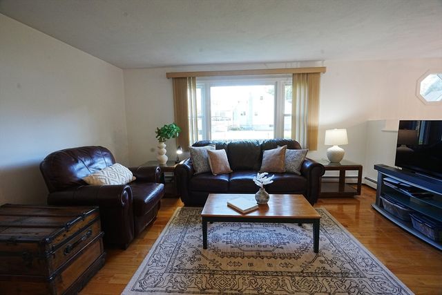 7 Young St, Tewksbury, MA 01876