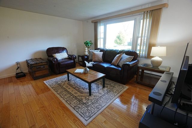 7 Young St, Tewksbury, MA 01876