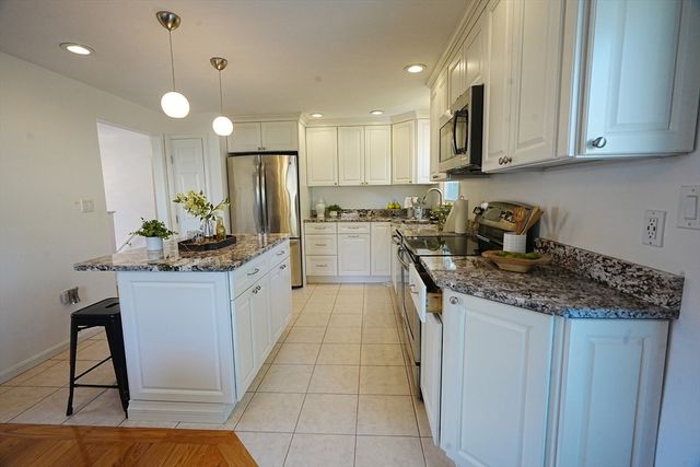 7 Young St, Tewksbury, MA 01876