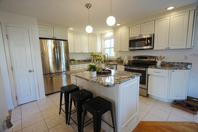7 Young St, Tewksbury, MA 01876