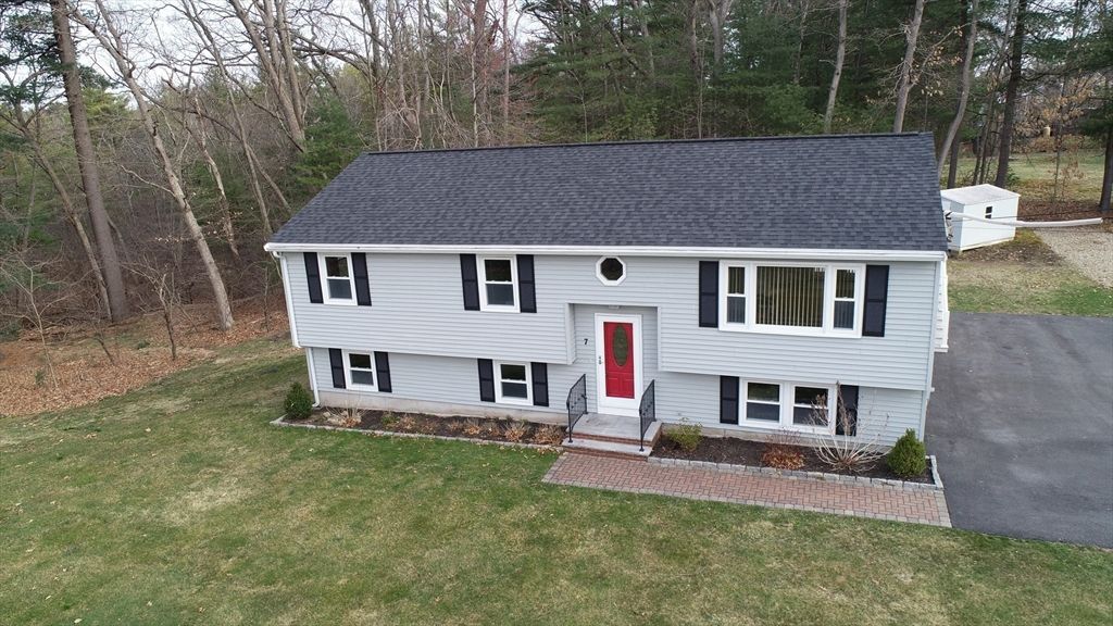 7 Young St, Tewksbury, MA 01876