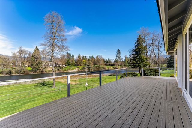 274 Parkhill Place, Grants Pass, OR 97527