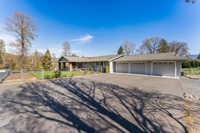 274 Parkhill Place, Grants Pass, OR 97527