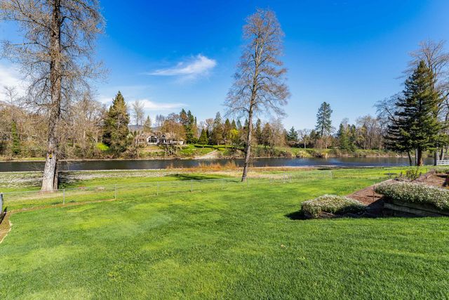 274 Parkhill Place, Grants Pass, OR 97527