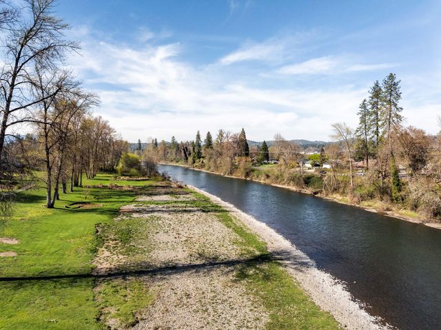 274 Parkhill Place, Grants Pass, OR 97527