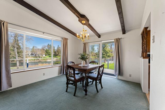 274 Parkhill Place, Grants Pass, OR 97527