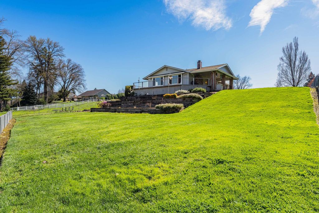 274 Parkhill Place, Grants Pass, OR 97527