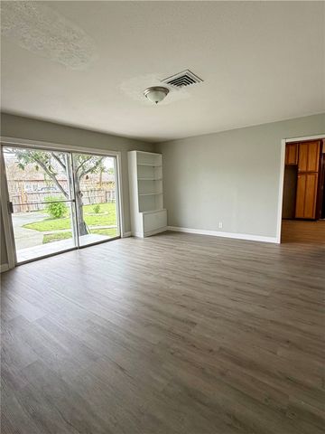 1315 Brentwood Dr, Corpus Christi, TX 78415