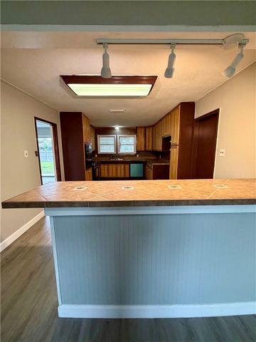 1315 Brentwood Dr, Corpus Christi, TX 78415