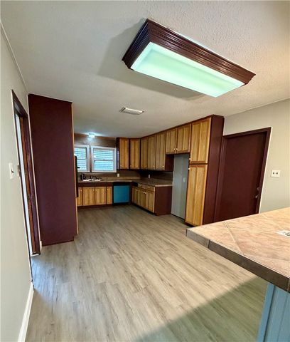1315 Brentwood Dr, Corpus Christi, TX 78415