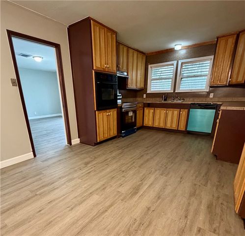 1315 Brentwood Dr, Corpus Christi, TX 78415