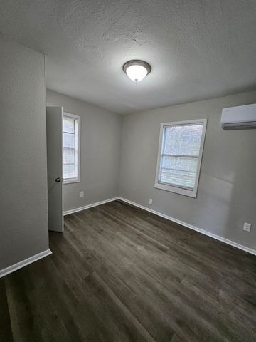 3025 FORD RD, Memphis, TN 38109