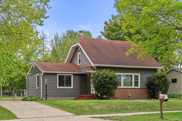 7911 W Cold Spring ROAD, Greenfield, WI 53220