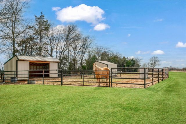 2106 County Road 43250, Paris, TX 75462