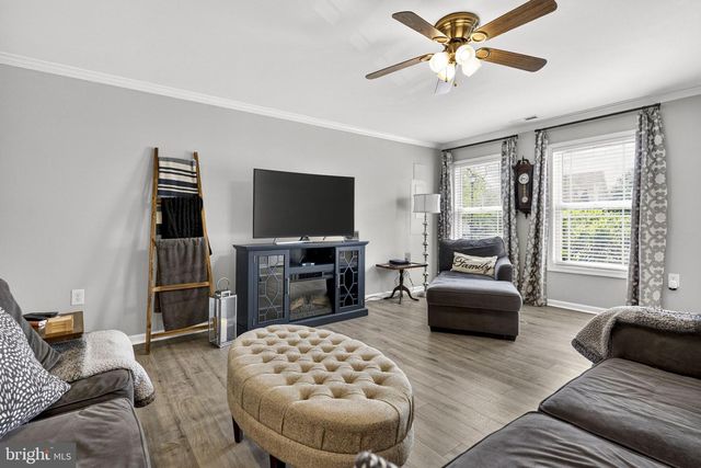 173 BALTUSROL DR, Charles Town, WV 25414