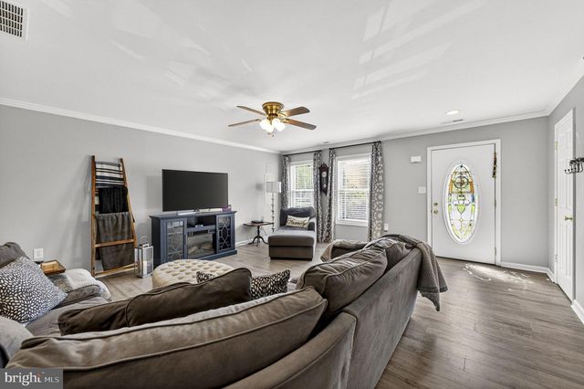 173 BALTUSROL DR, Charles Town, WV 25414