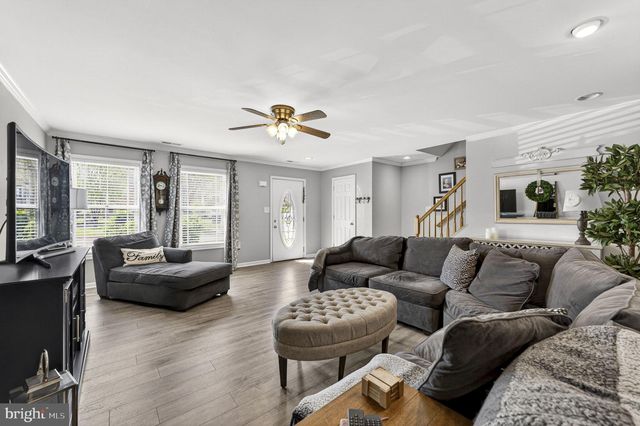 173 BALTUSROL DR, Charles Town, WV 25414