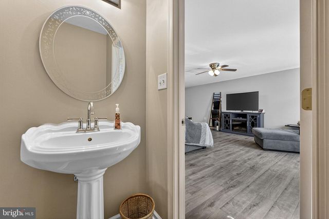 173 BALTUSROL DR, Charles Town, WV 25414